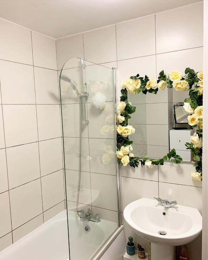 Garden Beautiful Cozy Flat , Recent Decorated. Apartman London Kültér fotó