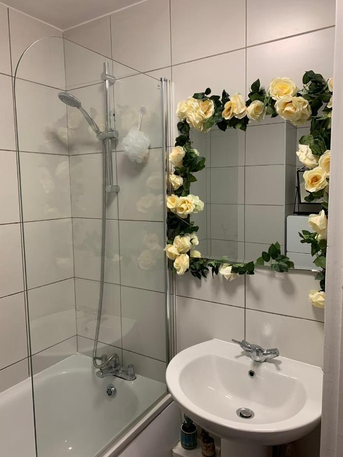 Garden Beautiful Cozy Flat , Recent Decorated. Apartman London Kültér fotó